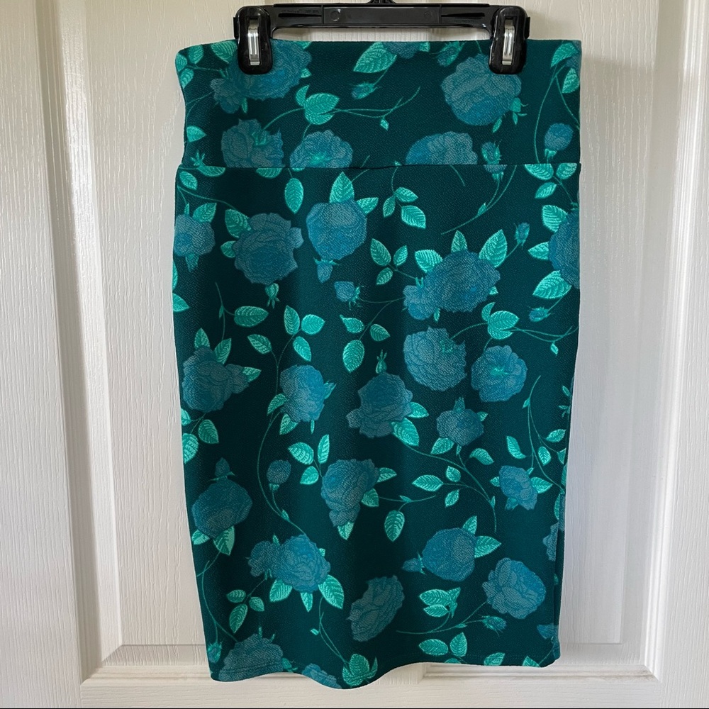 LulaRoe Cassie Skirt Green Roses Size Small - Gently Used